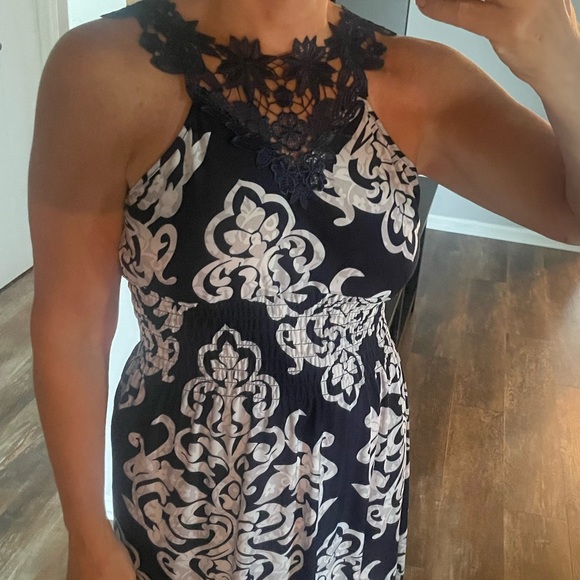 Ariana by Howards navy/white knee length dress. Size L/XL. - Picture 9 of 10